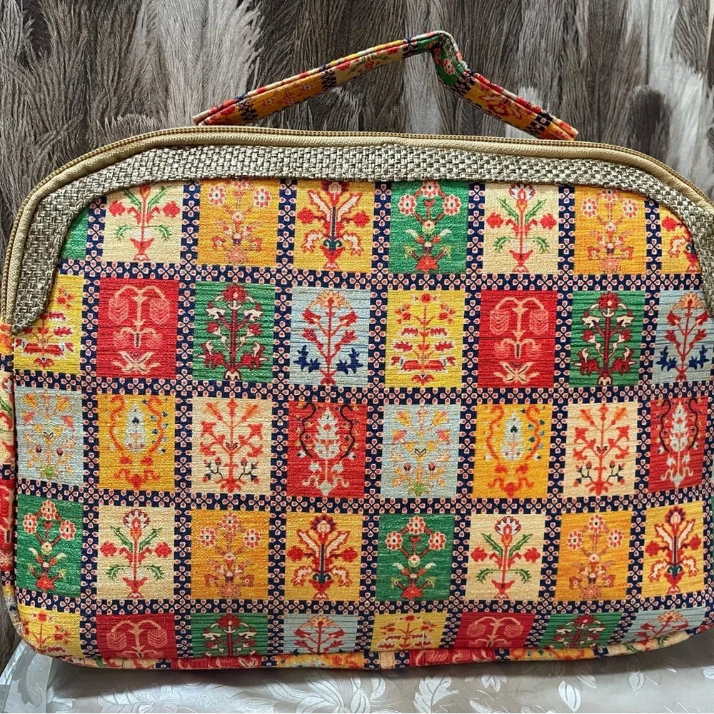 Unique Square Sling - Picture 1 of 3